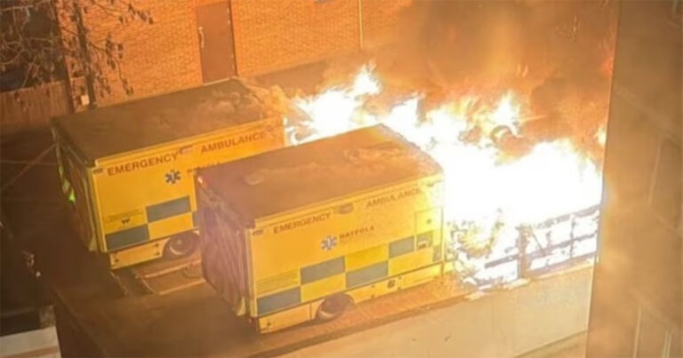 Ambulans Komunitas Yahudi Dibakar di London dalam Serangan Anti-Semit