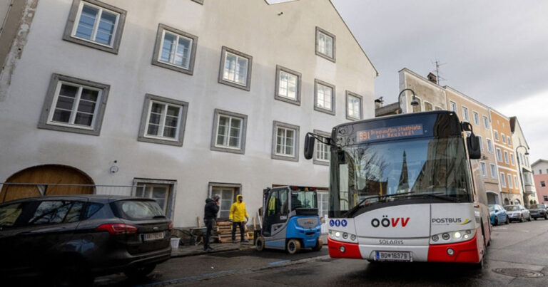 Remaja Jerman Nekad Mengemudikan Bus Curian Sejauh 130 Km Demi Menjemput Pacarnya ke Sekolah