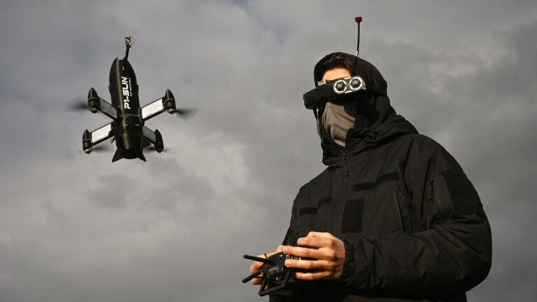 Pertahanan Rusia Jebol? Drone Ukraina Menembus Wilayah Dalam, Pangkalan dan Pelabuhan Diserang