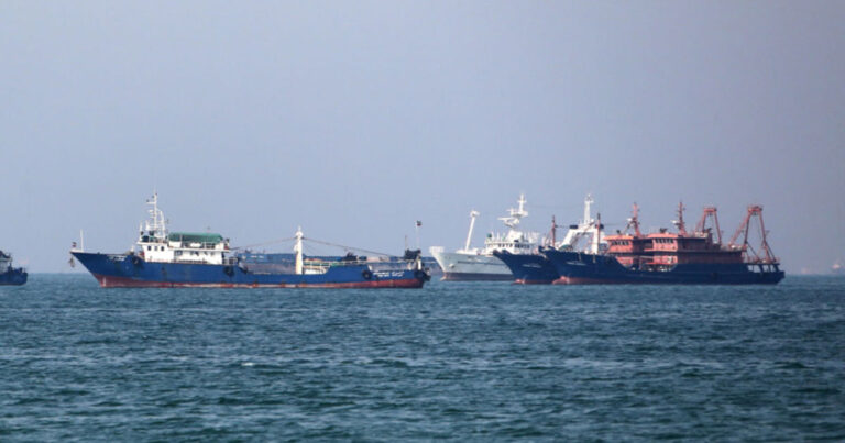 Bandar Abbas Meledak Tengah Malam! Kapal Tanker Iran Terbakar, Selat Hormuz Lumpuh Total