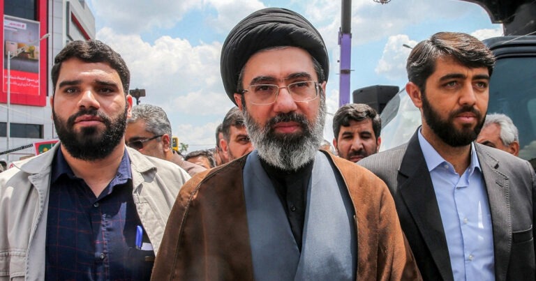 Mojtaba Diduga Homoseksual, Trump Tertawa Saat Mendengar Laporan Intelijen
