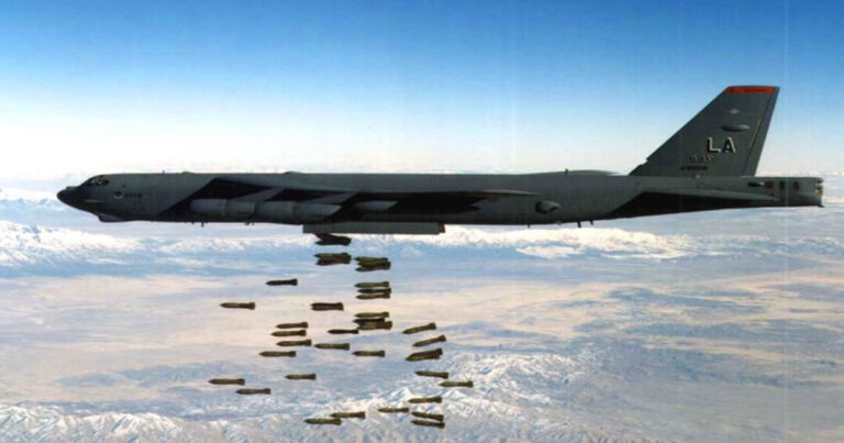 Pesawat Pembom B-52 Turun Perang! Pertahanan Udara Iran Runtuh, Trump Umumkan Selat Hormuz Dijaga Armada AS