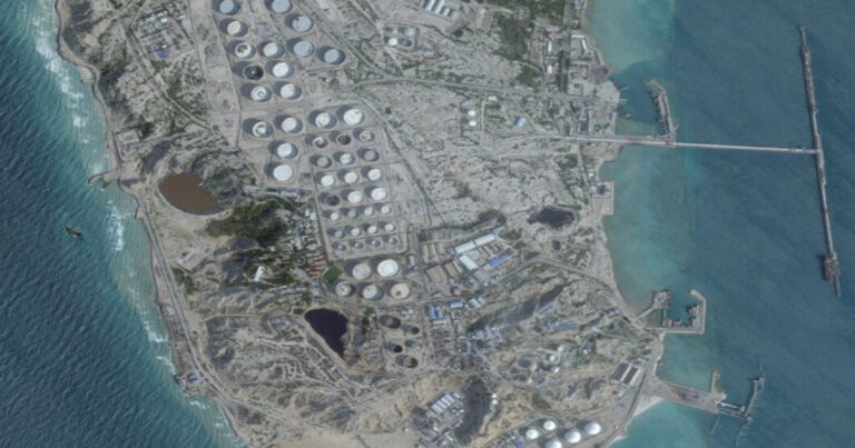 Militer AS Hancurkan 90 Target di Pulau Kharg, Trump : Kami Sudah Menahan Diri