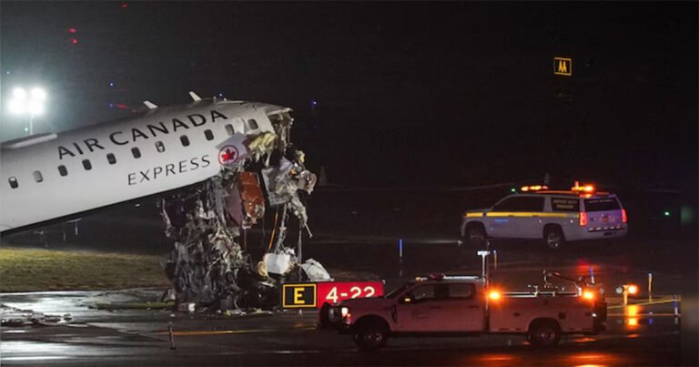Pesawat Air Canada Express dan Truk Bertabrakan di Landasan Pacu Bandara LaGuardia New York, Pilot Terluka