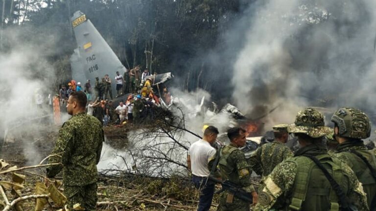 Kecelakaan Udara Paling Parah di Kolombia Beberapa Tahun Terakhir : Pesawat Militer Jatuh, 66 Orang Tewas dan 4 Hilang