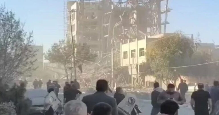 Serangan Kilat di Qom! Tokoh Elit Iran Tewas Sekaligus, Wilayah Udara Teheran Dikuasai AS–Israel