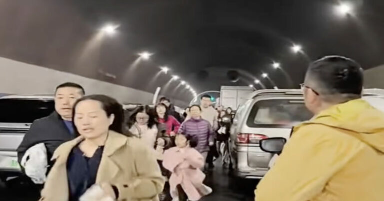 Truk Terbakar di Terowongan Jalan Tol Beijing–Kunming, Picu Kepanikan