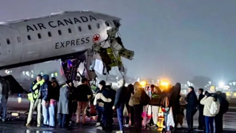 Breaking News: Pesawat Air Canada Bertabrakan dengan Truk Damkar di Bandara New York, Bandara Ditutup Darurat