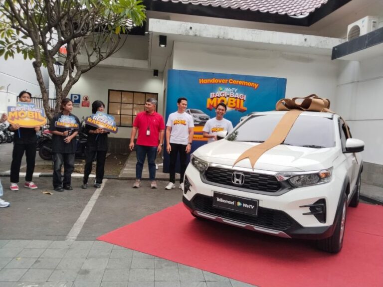 Pelanggan dari Pamekasan Raih Hadiah Program Undian Telkomsel dan WeTV Periode Akhir Tahun 2025