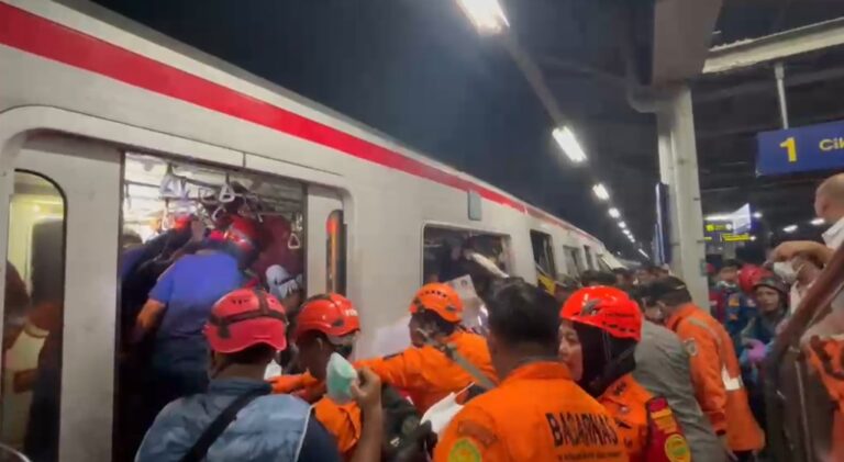 KAI Sampaikan Duka Mendalam atas Insiden di Stasiun Bekasi Timur, 240 Penumpang KA Argo Bromo Anggrek Selamat