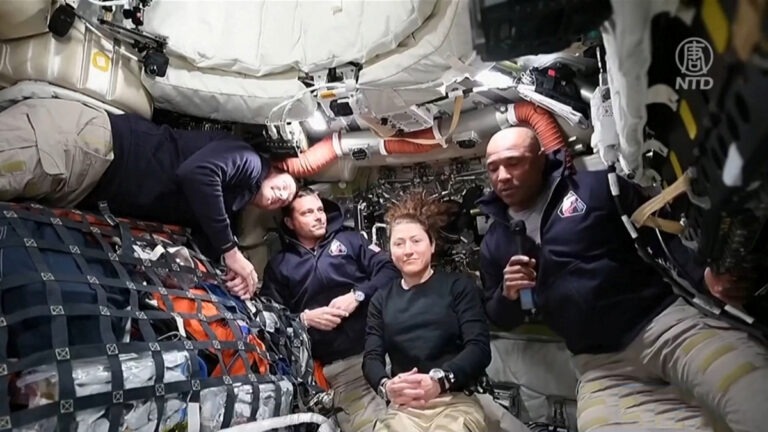 Pulang dari Misi Mengelilingi Bulan, Astronot yang Tak Percaya Tuhan Langsung Minta Bertemu Pendeta, Menangis Haru