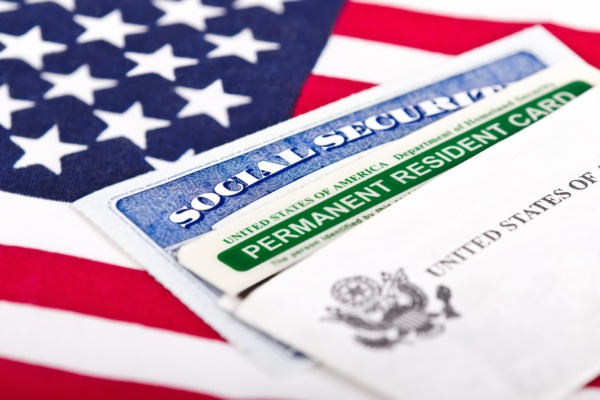 Punya Green Card pun Tak Menjamin Aman: AS Luncurkan Penyelidikan Besar-besaran atas Penipuan Imigrasi