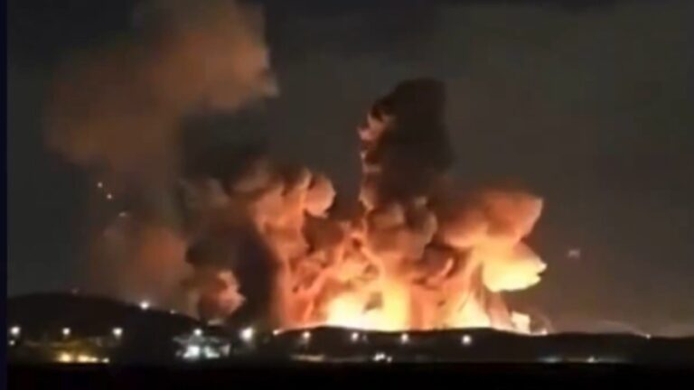 Diduga Bom Penembus Bunker AS Hantam Gudang Amunisi di Isfahan, Iran, Kobaran Api Membumbung Tinggi
