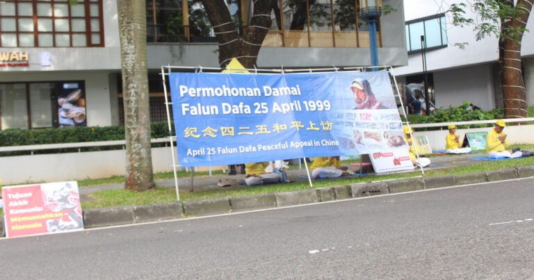 Jakarta : Peringatan 27 Tahun Peristiwa Permohonan Damai 25 April Para Praktisi Falun Gong di Beijing, Warga Berikan Dukungan 