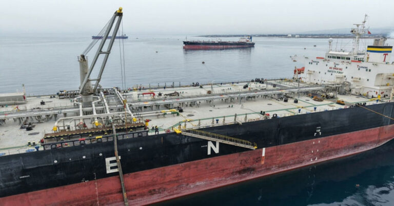 Iran Kembali Menutup Selat Hormuz, Trump Gelar Rapat Situasi di Ruang Krisis Gedung Putih
