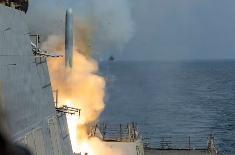 Trump Perintahkan Serangan Balasan Setelah Iran Menembak Jatuh Helikopter Militer AS