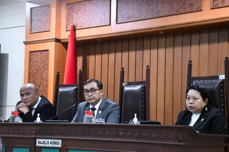 KPPU Mulai Sidang Perkara Keterlambatan Notifikasi Akuisisi oleh NTT Docomo