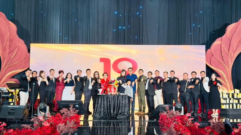 “The Symphony of Nineteen” Meriahkan Puncak 19 Tahun Mercure Surabaya Grand Mirama