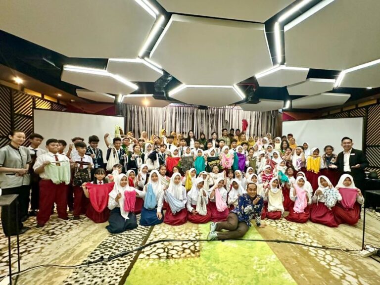 Rayakan Hari Bumi, Mercure Surabaya Grand Mirama Gelar Workshop Daur Ulang Tekstil Bersama 100 Pelajar