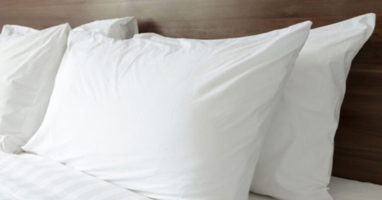 “Tidur Nyenyak dengan Bantal Tinggi” Ternyata Keliru! Bantal Terlalu Tinggi Bisa Merusak Pembuluh Darah Otak