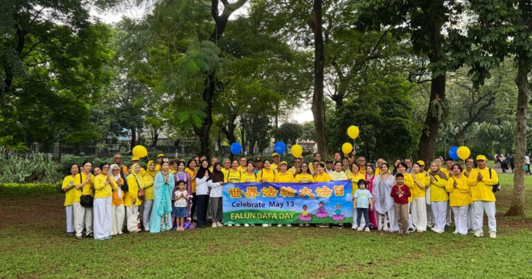 Jakarta : Semarakkan Hari Falun Dafa Sedunia dan 34 Tahun Diperkenalkannya Falun Dafa ke Publik 