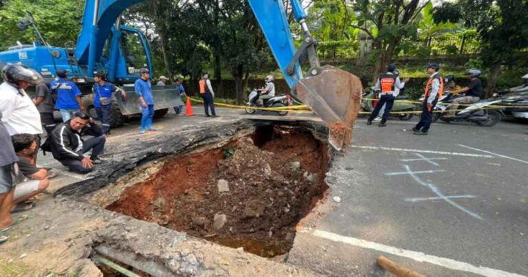 Pemprov DKI Jakarta Gerak Cepat Tangani Jalan Amblas di Lenteng Agung, Perbaikan Permanen Dilakukan Malam Hari
