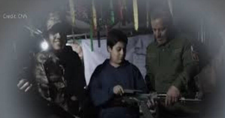 Cuplikan CNN Picu Kontroversi: Iran Melatih Anak-Anak Memegang Senjata dan Simulasi Menembak Trump