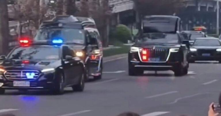 Pengawal Pribadi Trump yang Berpangkat Tinggi Mengejutkan Beijing, Gedung Putih Merilis Video yang Menyerupai Film Hollywood 