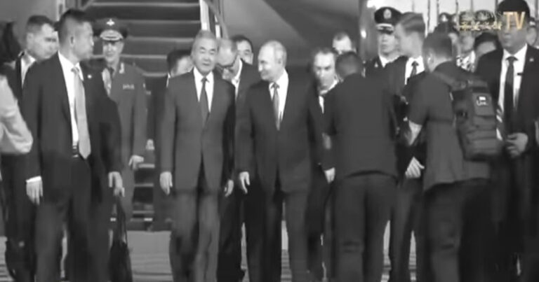 Trump Baru Tinggalkan Tiongkok, Putin Langsung Muncul! Tapi Ada Sinyal Aneh yang Bikin Internet Heboh