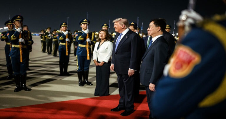 Trump Tiba di Beijing, Analisis: Trump Memegang Banyak Kartu Truf dalam Kunjungannya