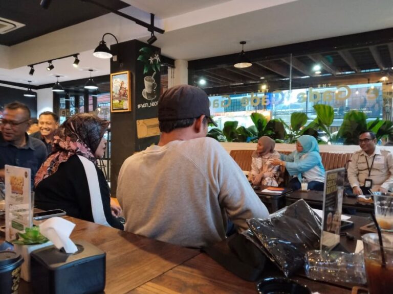 Nongkrong Sambil Investasi? Program “NGOPI SORE” di Surabaya Ajak Anak Muda Melek Saham, Bukan Judol!