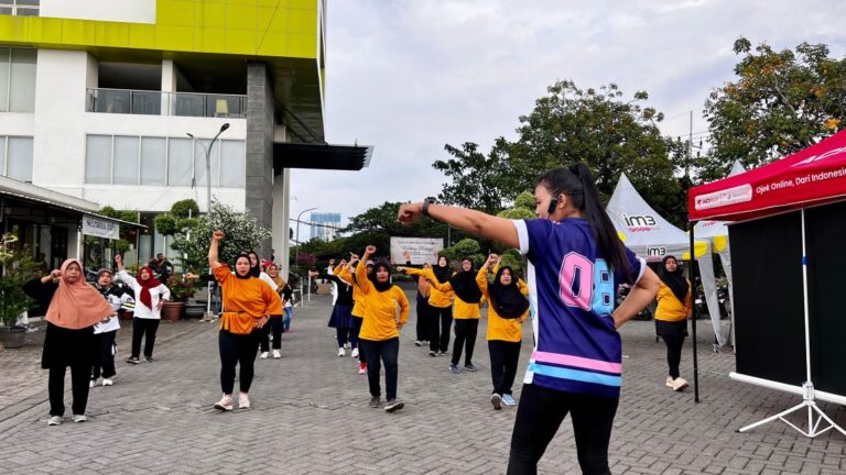 Cek Mata Gratis hingga Lomba Merias, Dafam Pacific Caesar Surabaya dan AWS Meriahkan HJKS 733 dengan Gebyar Bazar Rakyat