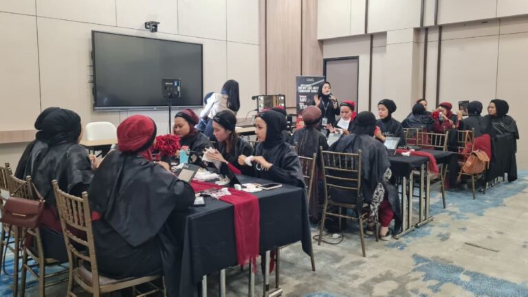 Kantong Mata Korea di Tanah Madura! MYZE Hotel Sumenep & OMG Sukses Bikin Peserta Makin Cetar dengan Beauty Class Korean Makeup Look