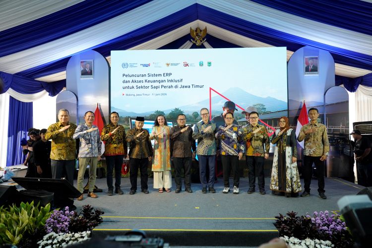OJK Jatim Gagas Program PED Susu Sapi Perah: 10.000 Peternak Bakal Gunakan Sistem ERP Digital