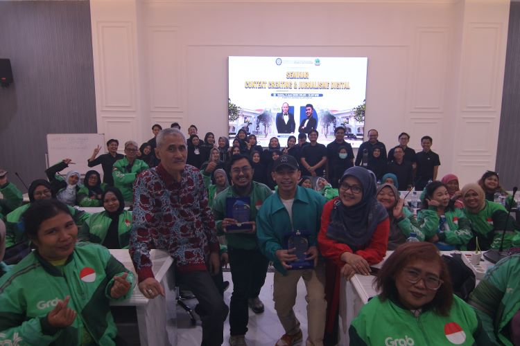 Dari Jalanan ke Layar Digital: Program DANDAN Ubah Nasib Driver Ojol Perempuan Surabaya
