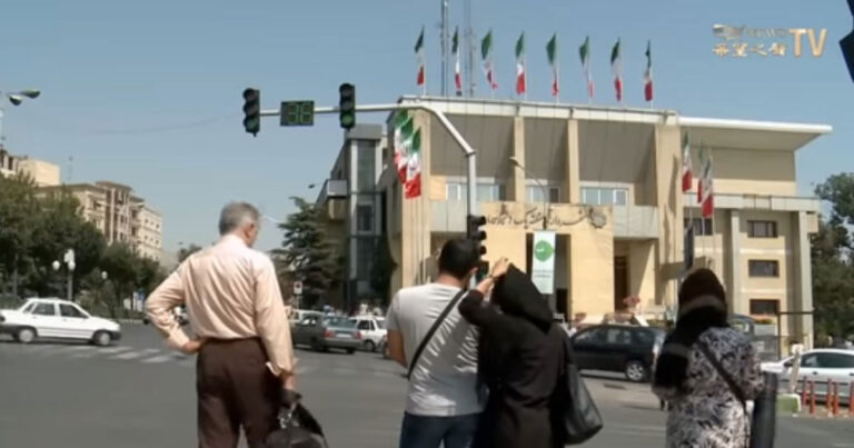 TV Iran Tiba-Tiba Tampilkan Ledakan Raksasa! Di Balik Layar, Trump dan Iran Disebut Sudah Capai Kesepakatan Rahasia