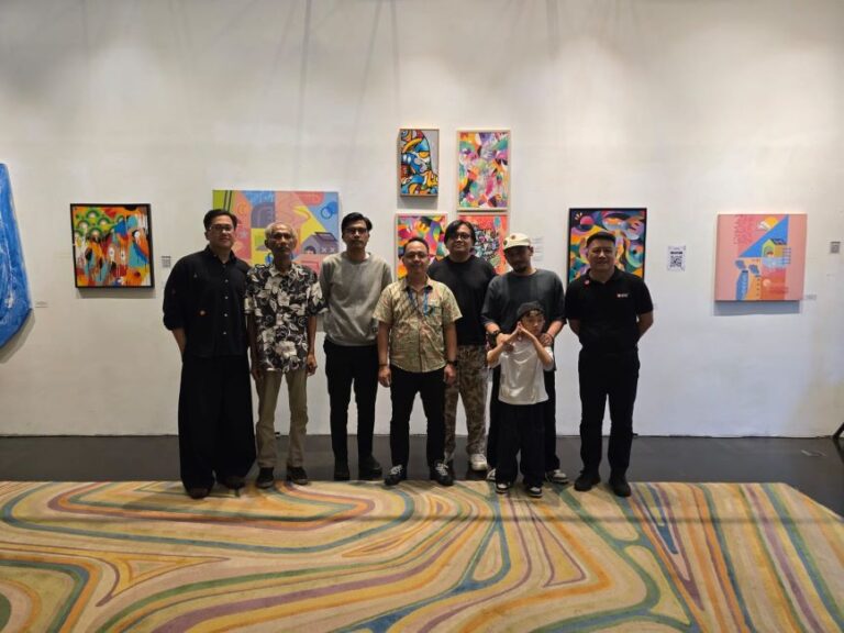 Fraktal di ARTSPACE Surabaya: Tiga Seniman Ajak Publik “Baca” Bentuk & Warna Lewat 25 Karya