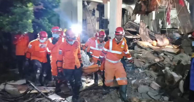 Harapan di Balik Reruntuhan: Tim SAR Basarnas Medan Intensifkan Pencarian Korban Ledakan Rumah Grand Polonia