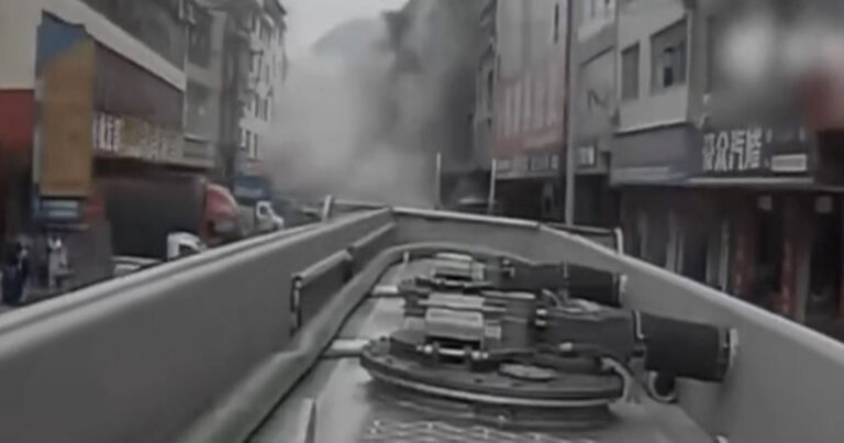Longsor di Chongqing, Tiongkok, Kamera Dasbor Rekam Detik-Detik Mencekam