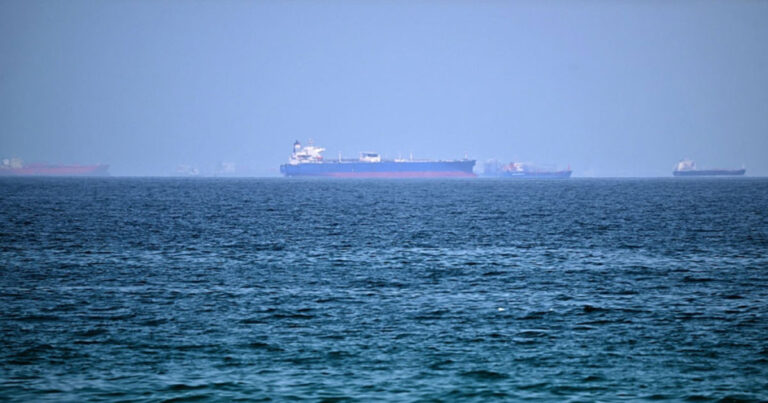 Perang Laut di Depan Mata? AS Tembaki Kapal di Teluk Oman, Iran dan Houthi Bergerak!