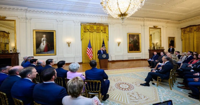 Trump Tuding Partai Komunis Tiongkok  Menyusup ke Perusahaan AS dan Media Sosial serta Menyuap Wartawan untuk Menyerangnya
