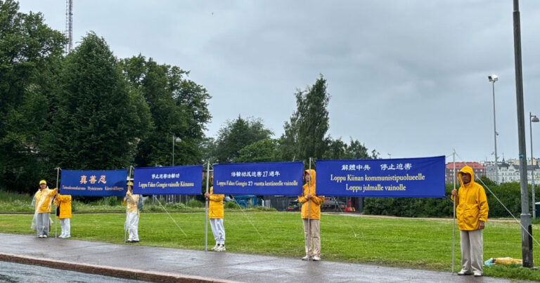 Wang Yi Kunjungi Negara-negara Nordik, Para Praktisi Falun Gong Menyerukan Penghentian Penganiayaan di Sepanjang Kunjungannya