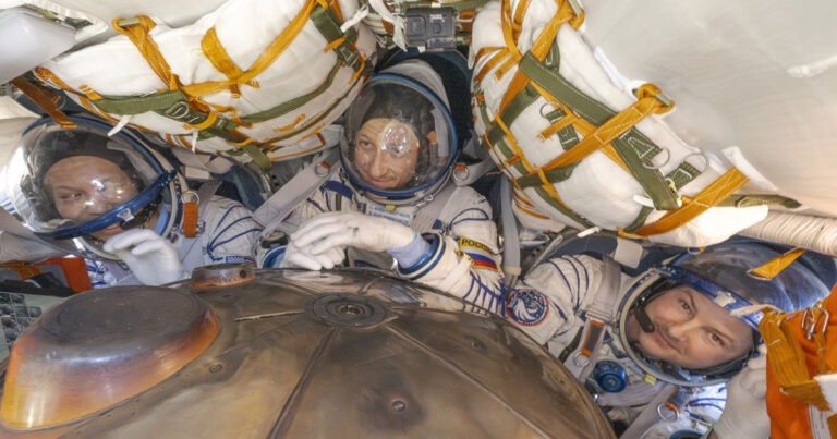 Astronot AS dan Rusia Menyelesaikan Misi 241 Hari dan Kembali ke Bumi dengan Selamat