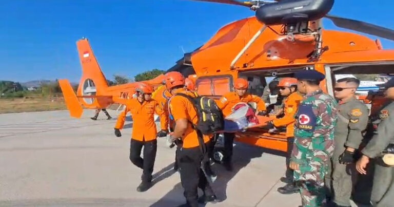 Dua Nyawa dalam Kondisi Kritis, Tim SAR Gabungan Lakukan Evakuasi Udara di Manggarai Timur