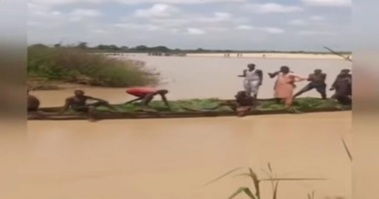 Kapal Kelebihan Muatan Terbalik di Nigeria, Baru Berangkat Satu Menit, Lebih dari 50 Orang Tewas 