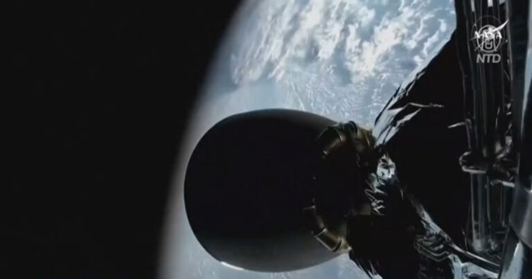 Roket SpaceX Menghantam Bulan dengan Kecepatan Tinggi, NASA Merilis Rekaman yang Mengesankan