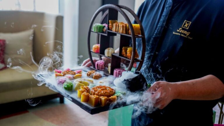 VASA Hotel Surabaya Rilis Mooncake 2026 “The Royal Fengxian” dengan 21 Varian Rasa