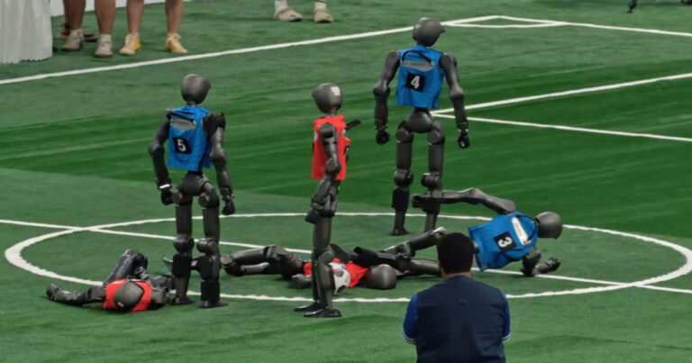 Pertandingan Olahraga Robot di Beijing, “Pertunjukan Komedi” Silih Berganti 