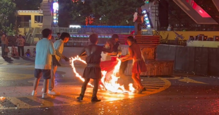 Aktris Tiongkok Terbakar Saat Menampilkan “Tarian Rok Api”, Rekaman Mengerikan Beredar di Internet (Video)