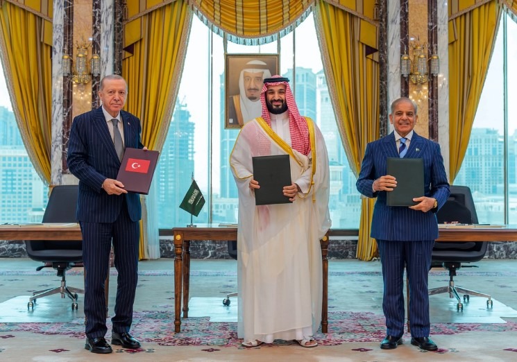 Guncangan Besar Timur Tengah: Arab Saudi, Turkiye, Pakistan Bersatu, Iran Dihantam Krisis dari Dalam